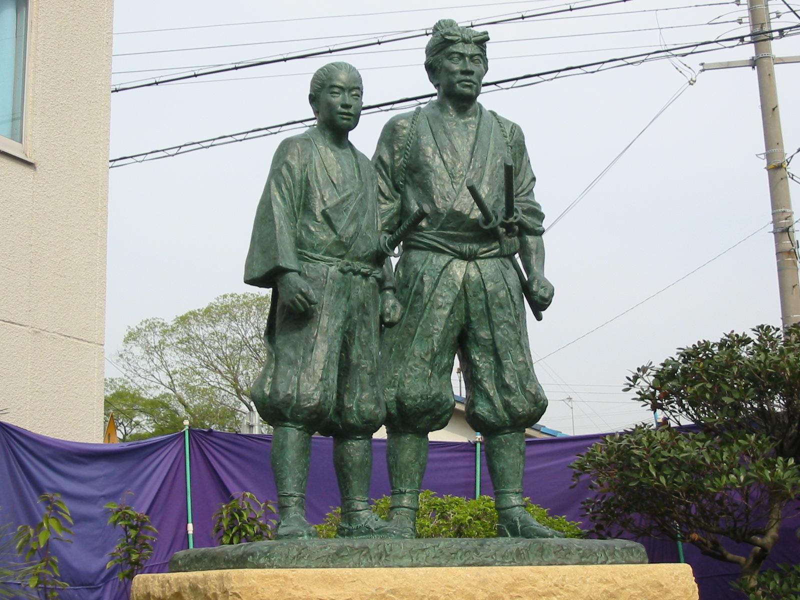 宮本武蔵・伊織之像